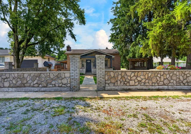 3rd image of 17 E Oak St, Canal Winchester, OH 43110 | MLS# 226030256