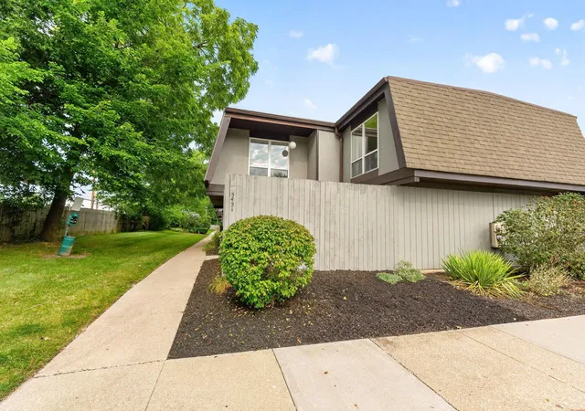 Photo 3 of Condo for sale at 5421 Worthington Forest Pl E #1A, Columbus, OH 43229 | MLS# 226029962 | Listing updated on 2026-10-06