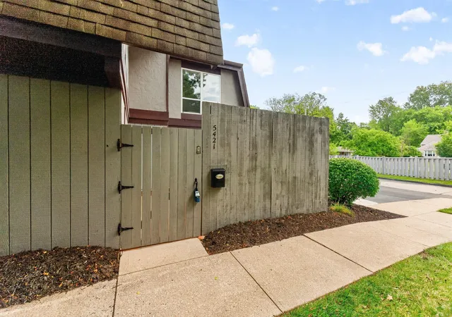 Photo 4 of Condo for sale at 5421 Worthington Forest Pl E #1A, Columbus, OH 43229 | MLS# 226029962 | Listing updated on 2026-10-06