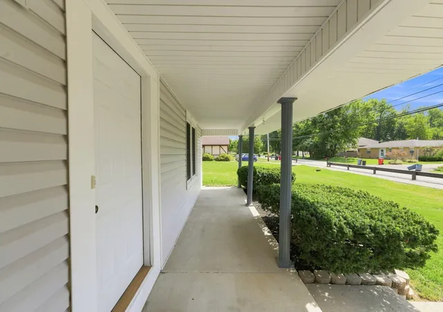 Photo 4 of Single family home for sale at 290 Schrock Rd, Worthington, OH 43085 | MLS# 226032761 | Listing updated on 2026-09-13
