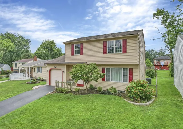 2nd image of 2833 Sunset View Ct, Columbus, OH 43207 | MLS# 226030003