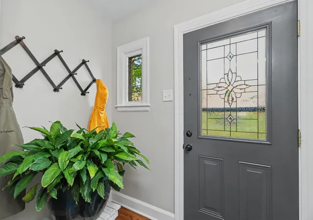 Photo 3 of Sale Pending at 489 Crescent Rd, Mansfield, OH 44907 | MLS# 226030019 | Listing updated on 2026-08-12