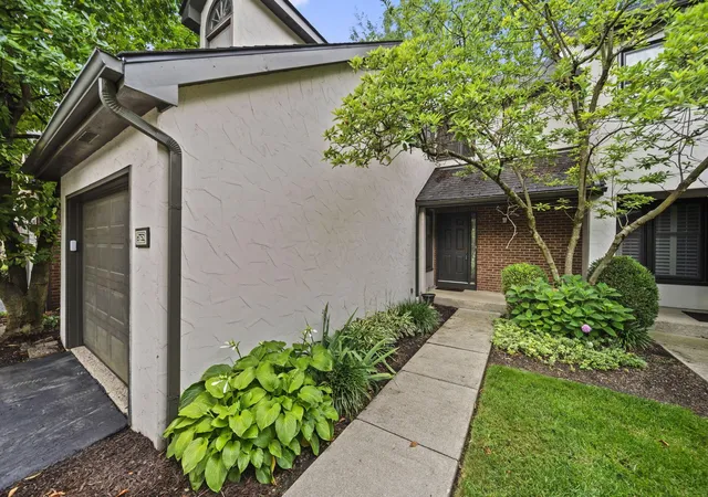 Photo 2 of Condo for sale at 6752 Willow Grv Pl E, Dublin, OH 43017 | MLS# 226030015 | Listing updated on 2026-08-24
