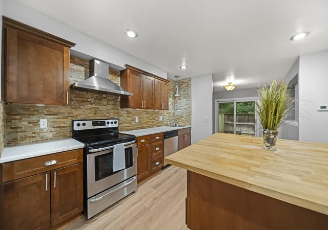 Listing Photo 5 - Condo for sale in building located at 6752 Willow Grv Pl E, Dublin, OH 43017