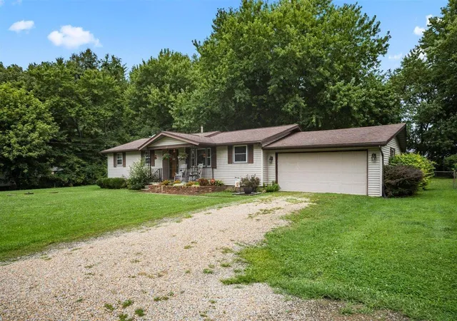 Photo 3 of Single family home for sale at 4075 Cristland Hl Rd, Hebron, OH 43025 | MLS# 226031032 | Listing updated on 2026-08-19