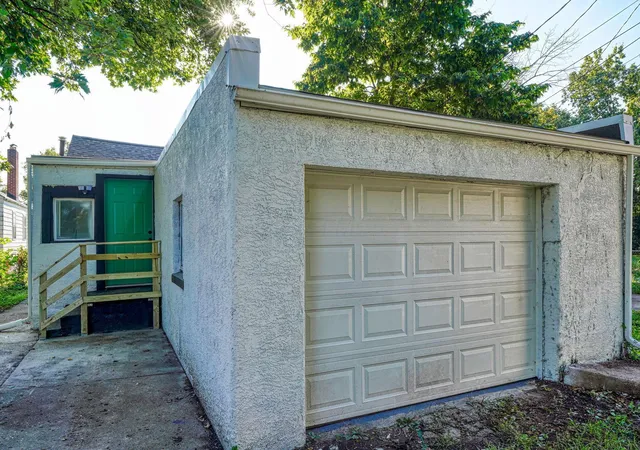 Photo 4 of Single family home for sale at 1071 Seymour Ave, Columbus, OH 43206 | MLS# 226030833 | Listing updated on 2026-08-17