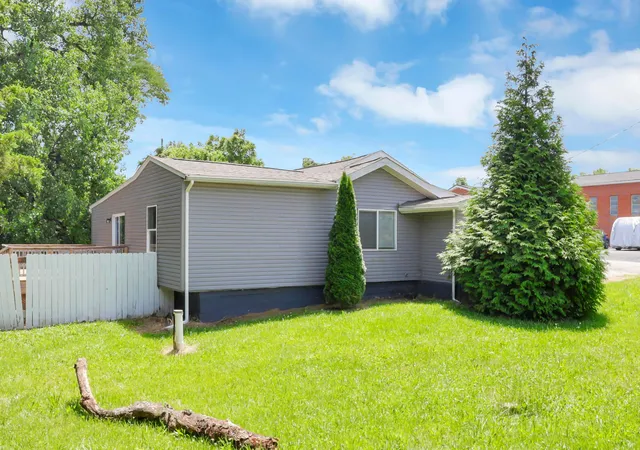 Photo 2 of Single family home for sale at 6955 London Groveport Rd, Grove City, OH 43123 | MLS# 226032244 | Listing updated on 2026-08-28