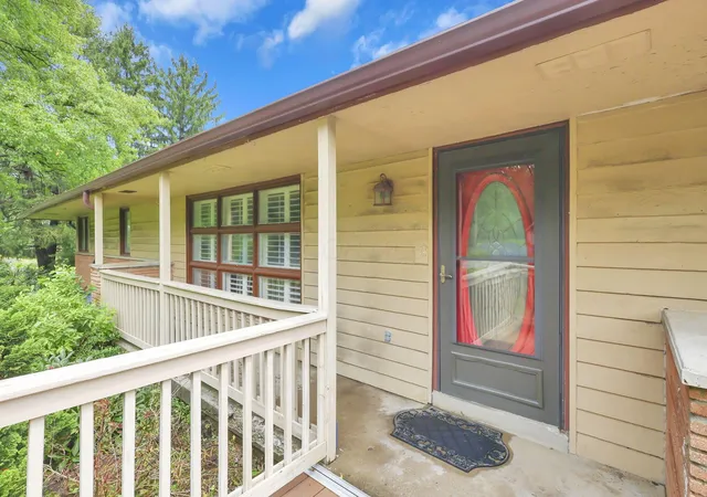 Photo 2 of Sale Pending at 6540 Winston Ct W, Columbus, OH 43235 | MLS# 226030436 | Listing updated on 2026-10-16