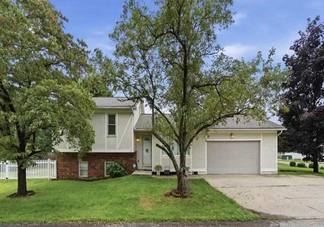 1st image of 115 Orchard Dr, Columbus, OH 43230 | MLS# 226030095