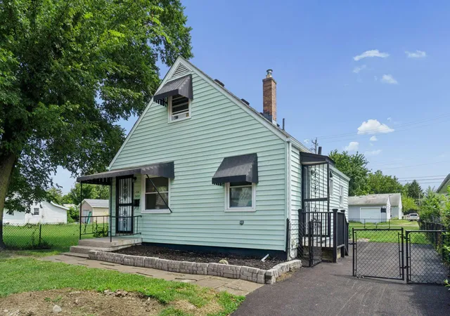 3rd image of 2478 Pontiac St, Columbus, OH 43211 | MLS# 226030132