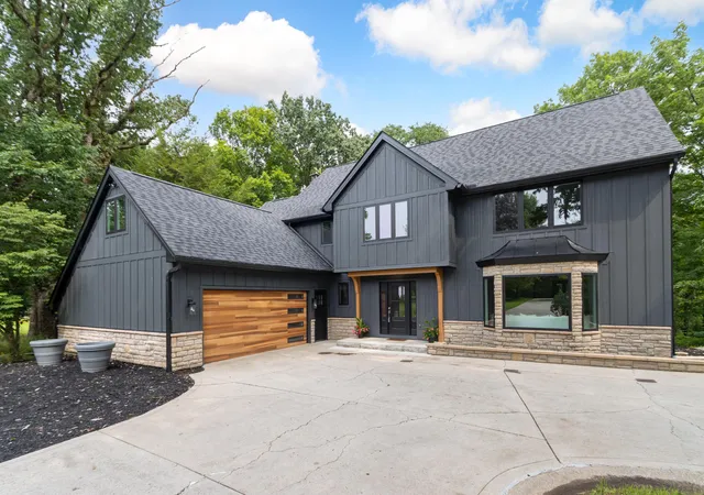 1st image of 1560 Carriage Rd, Powell, OH 43065 | MLS# 226030677