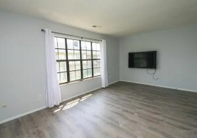 3rd image of 92 Stornoway Dr W #92B, Columbus, OH 43213 | MLS# 226030826