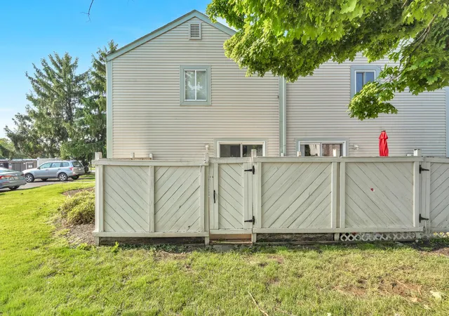 2nd image of 5204 Dierker Rd, Columbus, OH 43220