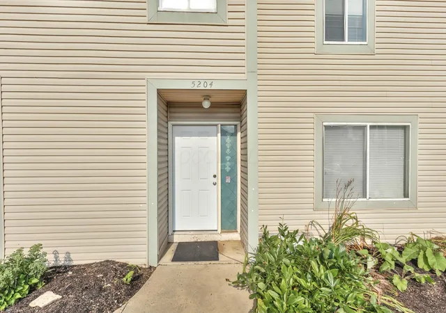 2nd image of 5204 Dierker Rd #D, Columbus, OH 43220 | MLS# 226030898