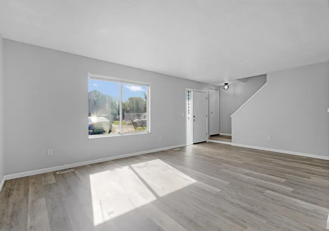 5th image of 5204 Dierker Rd #D, Columbus, OH 43220 | MLS# 226030898