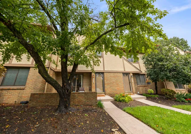 4th image of 3262 Brookview Wy #11, Columbus, OH 43221 | MLS# 226030574