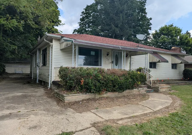 1st image of 326 W Singer St, Springfield, OH 45506 | MLS# 226031905