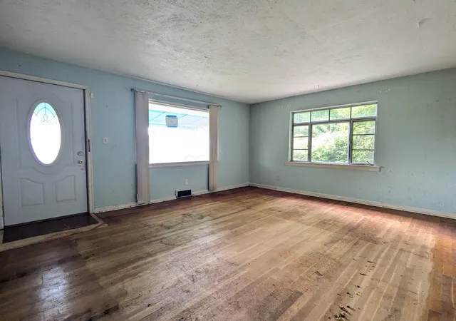 2nd image of 326 W Singer St, Springfield, OH 45506 | MLS# 226031905