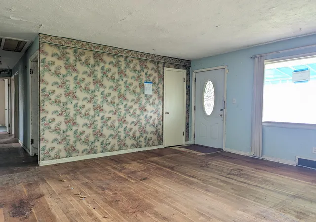 3rd image of 326 W Singer St, Springfield, OH 45506 | MLS# 226031905