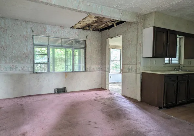 4th image of 326 W Singer St, Springfield, OH 45506 | MLS# 226031905