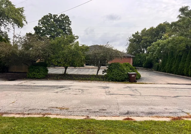 Photo 4 of Sale Pending at 1223 Albemarle Rd, Springfield, OH 45504 | MLS# 226030224 | Listing updated on 2026-10-05