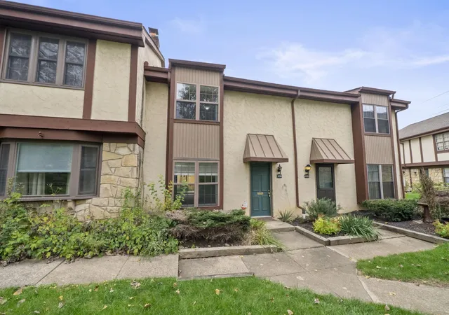 Photo 2 of Condo for sale at 6198 Stornoway Dr S, Columbus, OH 43213 | MLS# 226030449 | Listing updated on 2026-09-14