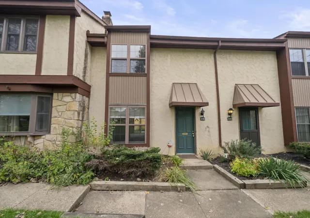 Photo 3 of Condo for sale at 6198 Stornoway Dr S, Columbus, OH 43213 | MLS# 226030449 | Listing updated on 2026-09-14