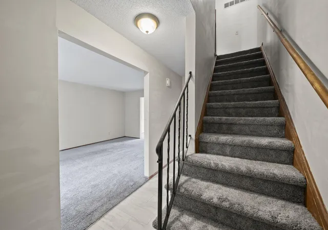 Photo 4 of Condo for sale at 6198 Stornoway Dr S, Columbus, OH 43213 | MLS# 226030449 | Listing updated on 2026-09-14