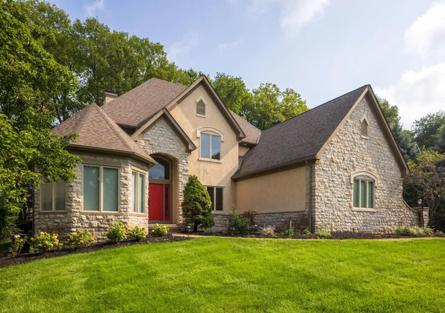 2nd image of 3925 Tarrington Ln, Columbus, OH 43220 | MLS# 226030577