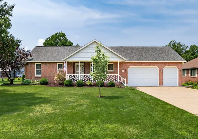 2nd image of 645 Lakeshore Dr W, Hebron, OH 43025 | MLS# 226030245