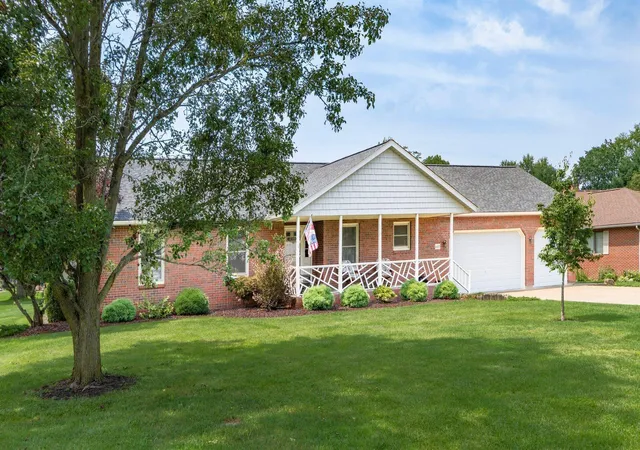 3rd image of 645 Lakeshore Dr W, Hebron, OH 43025 | MLS# 226030245