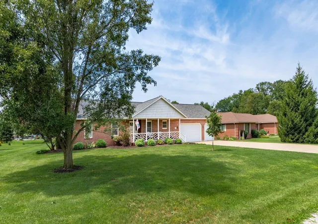 4th image of 645 Lakeshore Dr W, Hebron, OH 43025 | MLS# 226030245