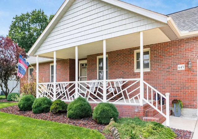 5th image of 645 Lakeshore Dr W, Hebron, OH 43025 | MLS# 226030245