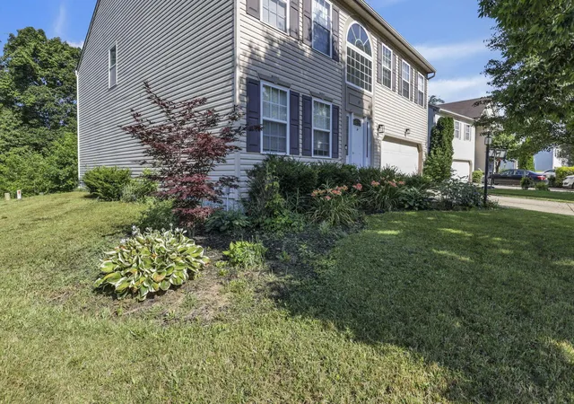 Photo 4 of Single family home for sale at 49 Knights Brg Dr W, Pickerington, OH 43147 | MLS# 226030290 | Listing updated on 2026-10-01