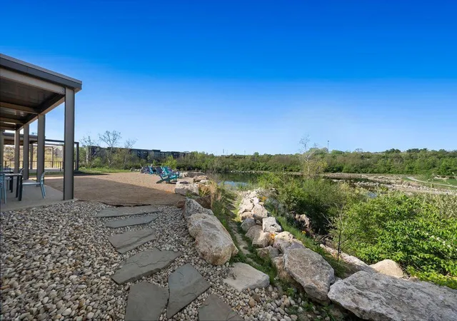3rd image of 2422 Quarry Trails Dr, Columbus, OH 43228 | MLS# 226030409
