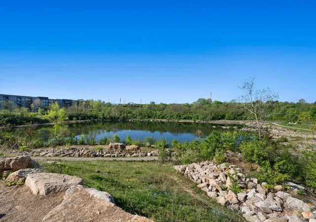 4th image of 2422 Quarry Trails Dr, Columbus, OH 43228 | MLS# 226030409