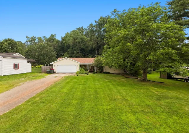 1st image of 3985 Valley View Rd, Zanesville, OH 43701 | MLS# 226030270