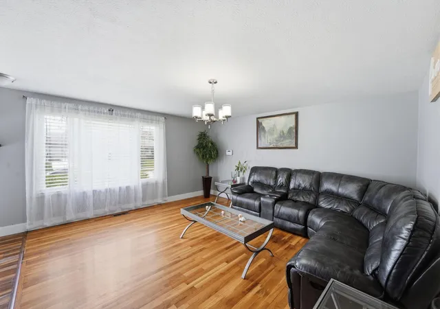 Photo 4 of Single family home for sale at 6525 Devonhill Rd, Columbus, OH 43229 | MLS# 226030264 | Listing updated on 2026-09-25