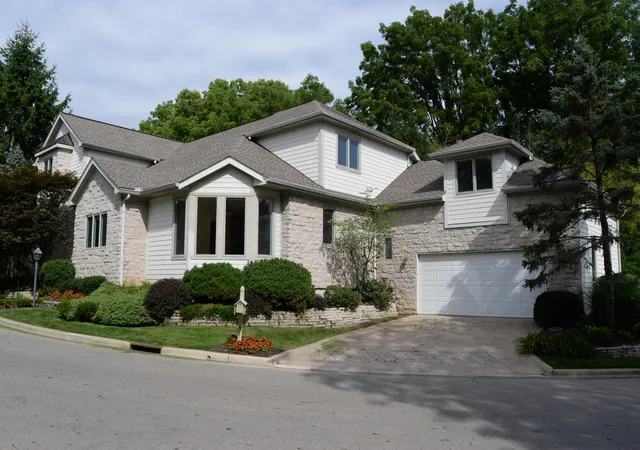 Photo 3 of Single family home for sale at 3166 Melbury Dr, Columbus, OH 43221 | MLS# 226030302 | Listing updated on 2026-10-07
