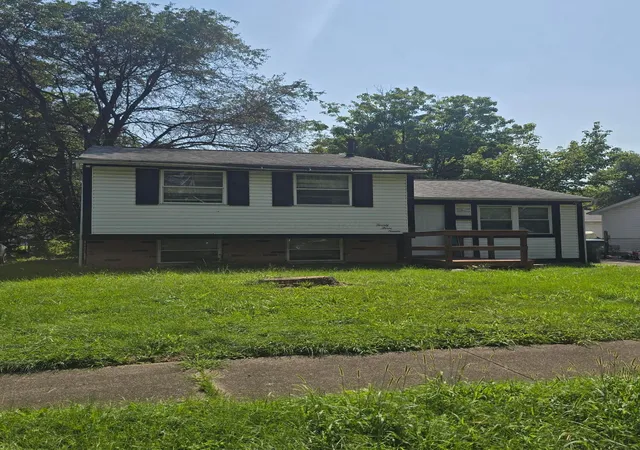 Photo 1 of Sale Pending at 2390 Carlford St, Columbus, OH 43232 | MLS# 226030303 | Listing updated on 2026-09-11