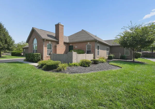 Listing Photo 4 - Condo for sale in building located at 2395 Hooverside Ln, Grove City, OH 43123