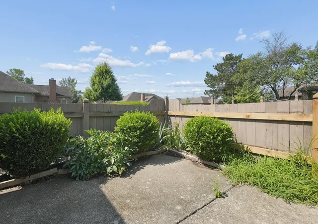 Listing Photo 5 - Condo for sale in building located at 2395 Hooverside Ln, Grove City, OH 43123