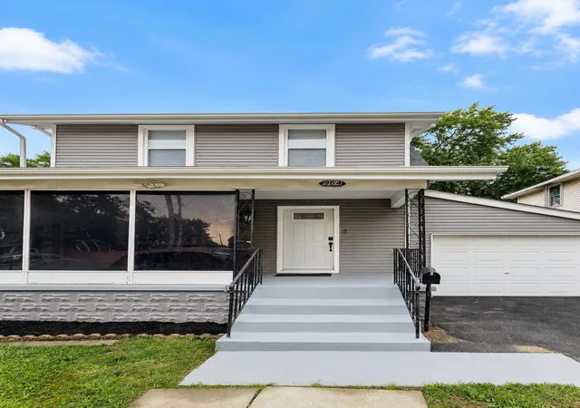 1st image of 964 Lawrence Dr, Columbus, OH 43207 | MLS# 226030475