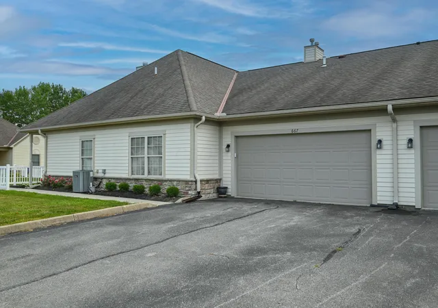 Listing Photo 2 - Condo for sale in building located at 667 Albany Wy, Marion, OH 43302