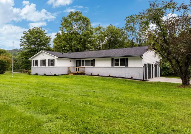 2nd image of 2525 Hamburg Rd Sw, Lancaster, OH 43130 | MLS# 226030802