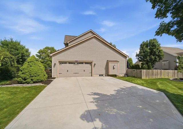 Photo 3 of Single family home for sale at 3579 Natalie Dr, Grove City, OH 43123 | MLS# 226030355 | Listing updated on 2026-09-22