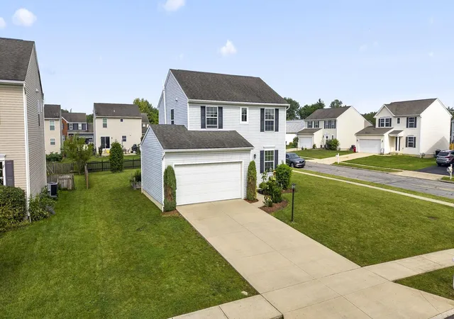3rd image of 1624 Roscommon Dr, Pataskala, OH 43062 | MLS# 226030371