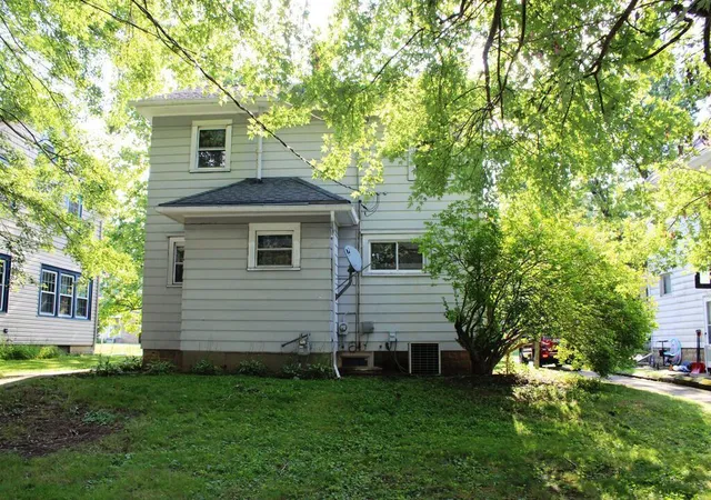 Photo 4 of Single family home for sale at 96 Glenwood Blvd, Mansfield, OH 44906 | MLS# 226030367 | Listing updated on 2026-08-11