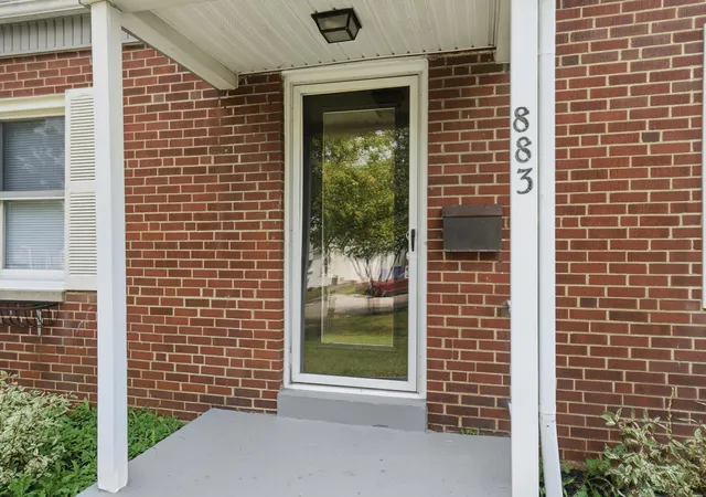 Photo 4 of Single family home for sale at 883 W 9th Avenue, Columbus, OH 43212 | MLS# 226030380 | Listing updated on 2026-09-14