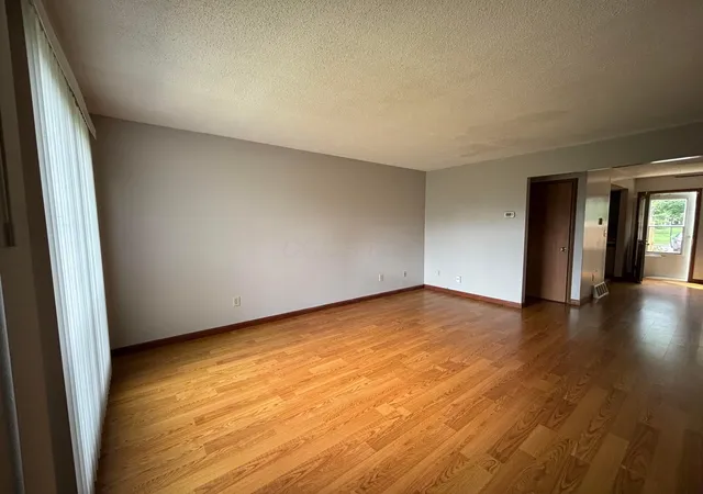 3rd image of 2367 Brandy Oaks Dr, Columbus, OH 43220 | MLS# 226031282